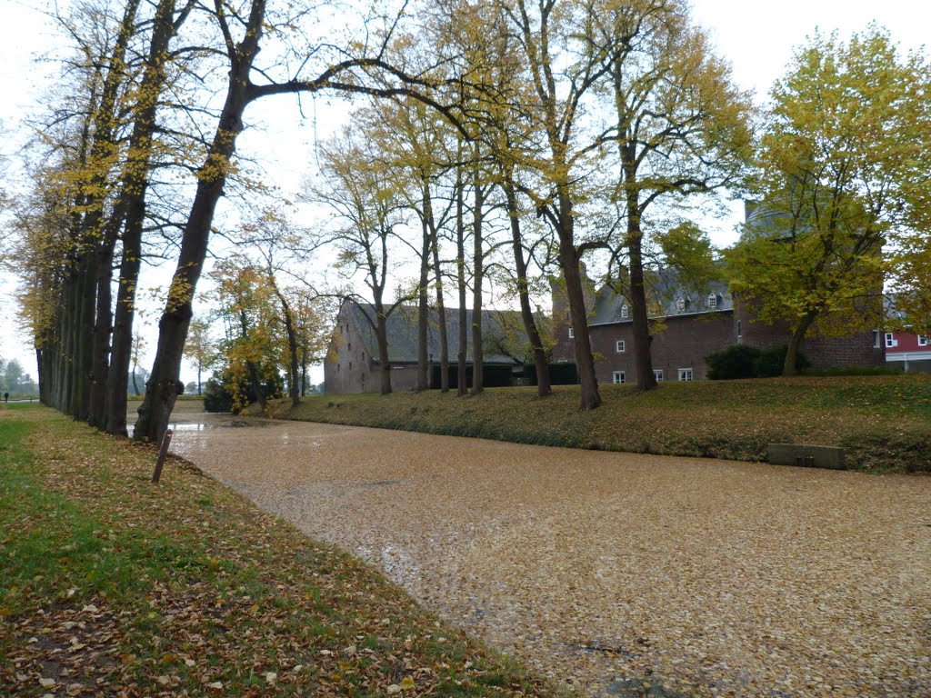 Kasteel Well - gracht by stevenvanValen+hannekeRolloos