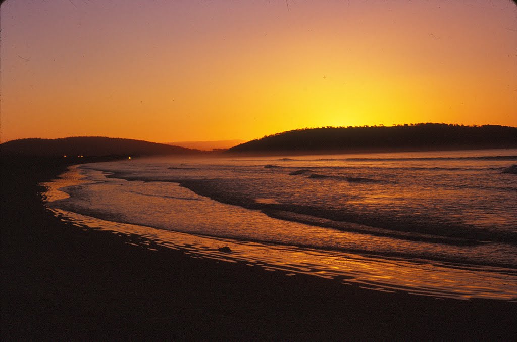 Sunrise over Carlton Bluff by Tewbacka