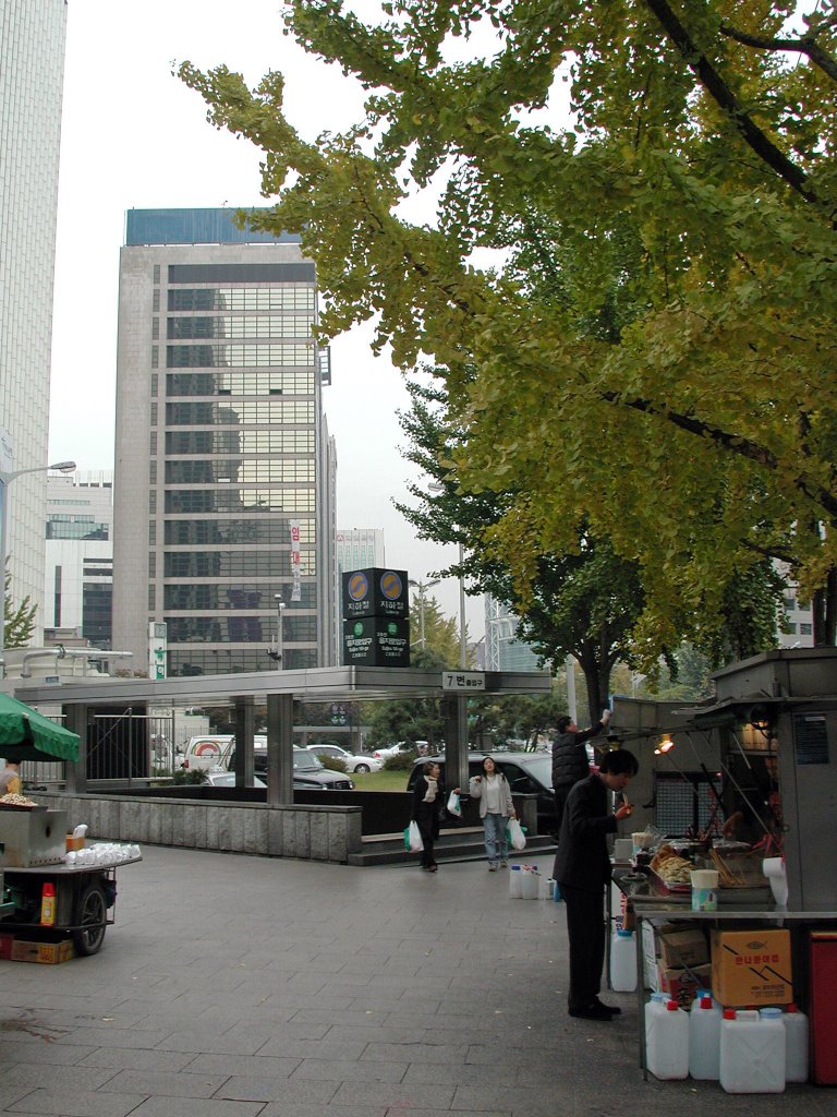 Seoul Street Scene by Fred Henstridge