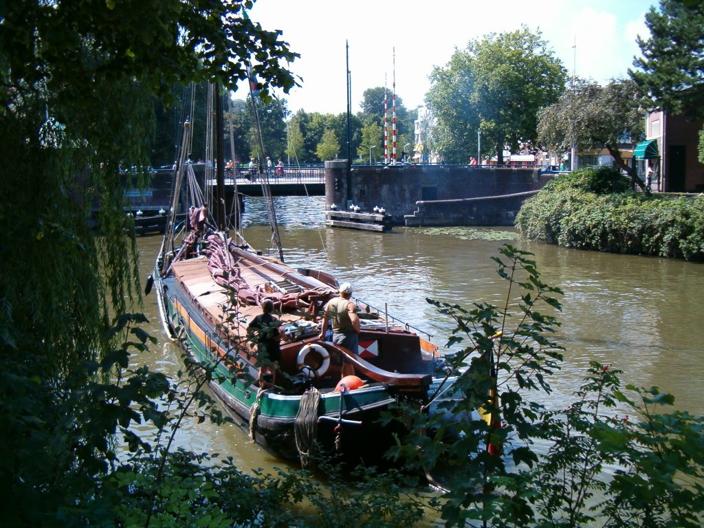 Vrouwenpoortbrug, Leeuwarden by C de Jong