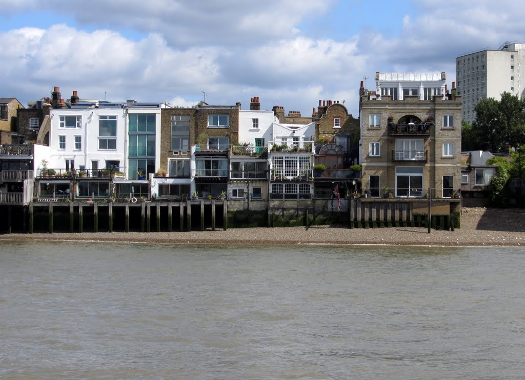 Abitazioni sulle rive del Tamigi (Limehouse) by Claudio Pedrazzi