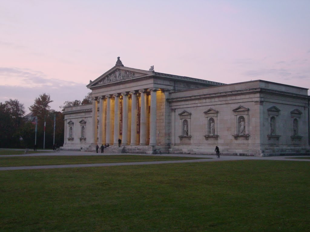 Glyptothek by Massimo Bergami