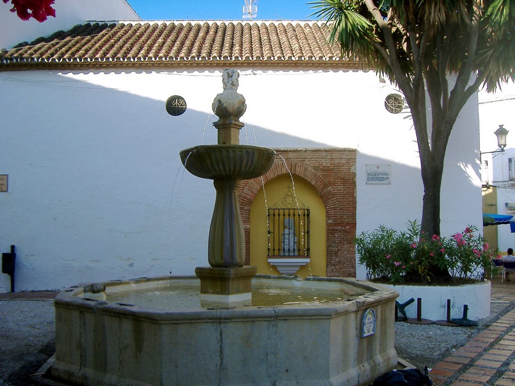 Plaza Fernando Alcalá by Lagarto