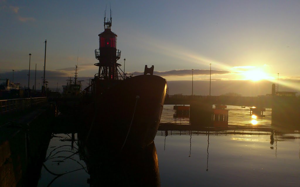 Dublin's light ship by noelch