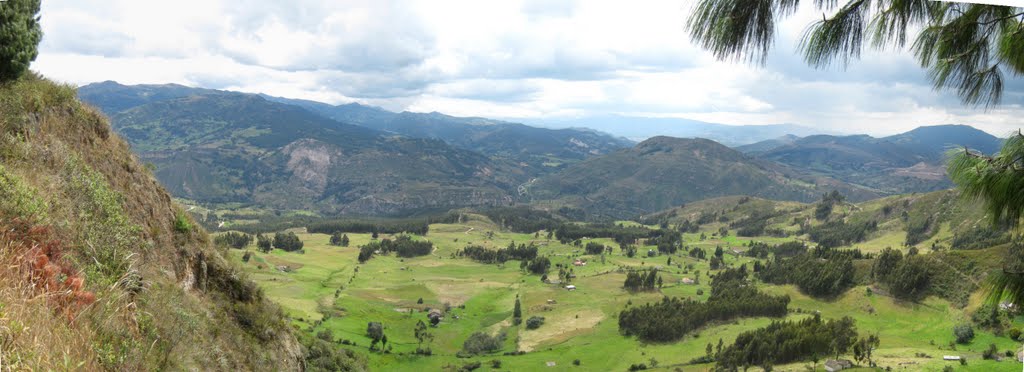 Vista desde El Mirador de Potosí by Fernando Elejalde