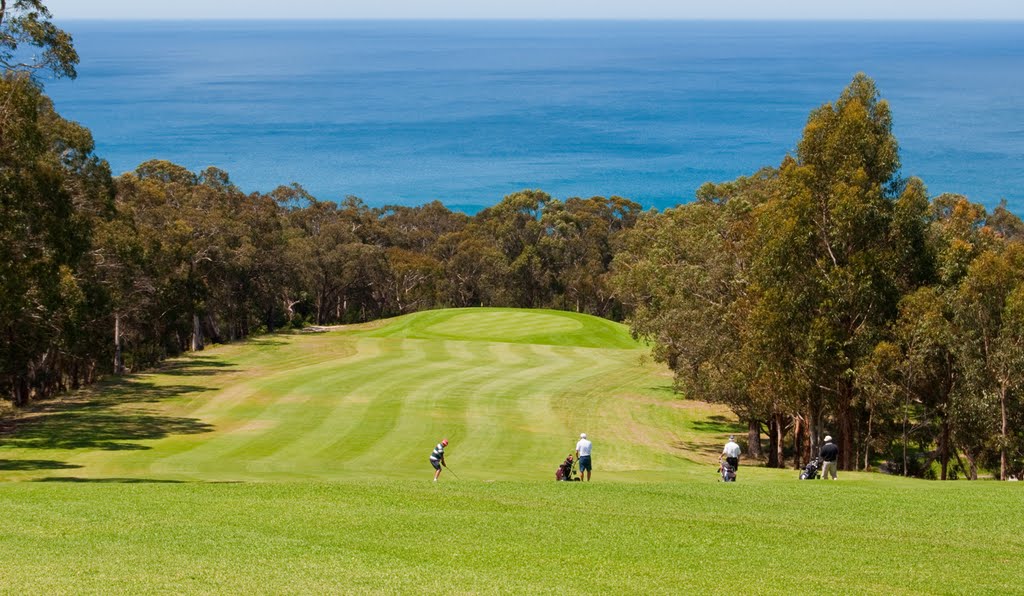 The First Hole at Lorne Golf Club by banburn