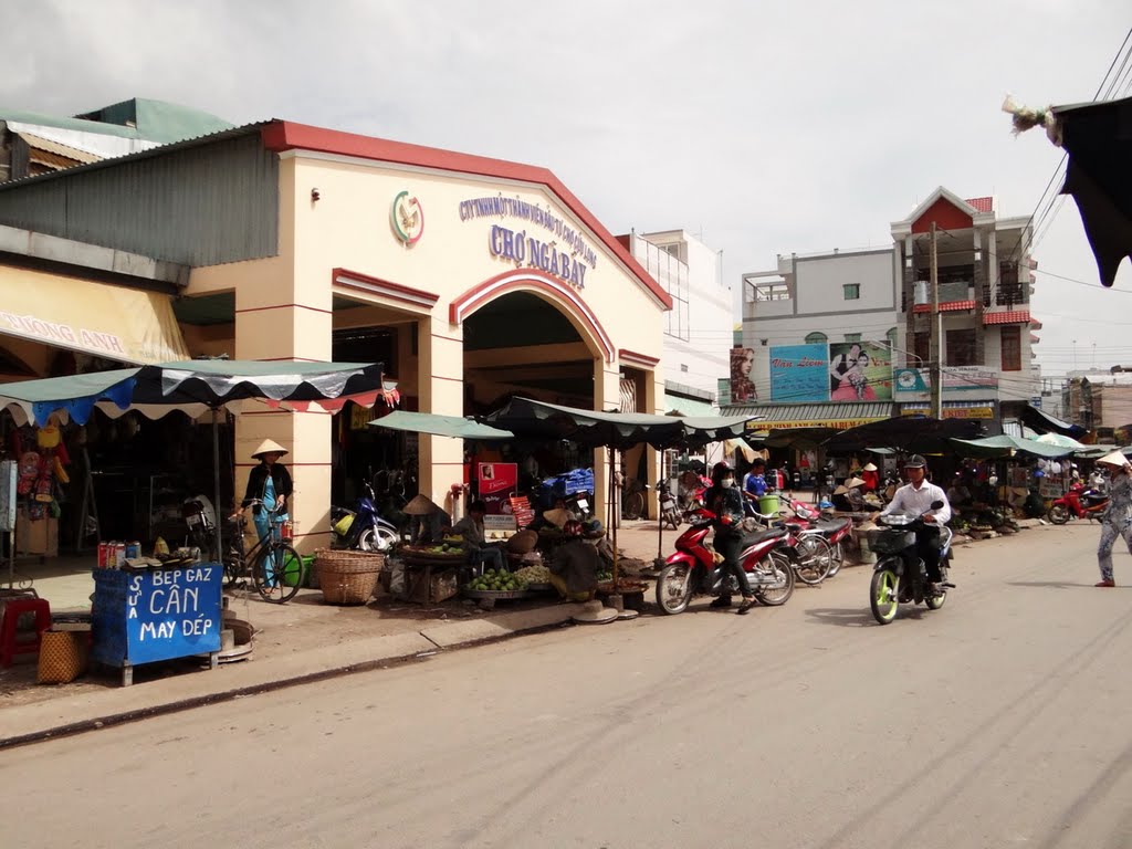 Nhà lồng trên chợ Ngã Bảy by Trịnh Minh Nhựt