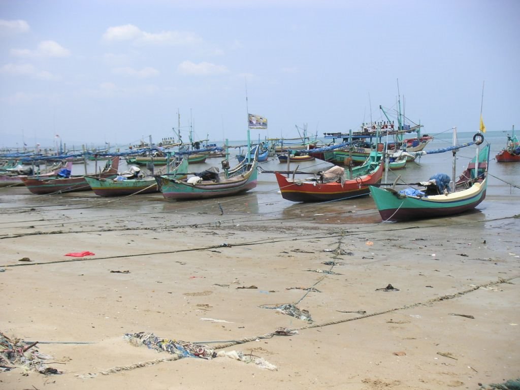 Fishing boats in Bulu by BDemont