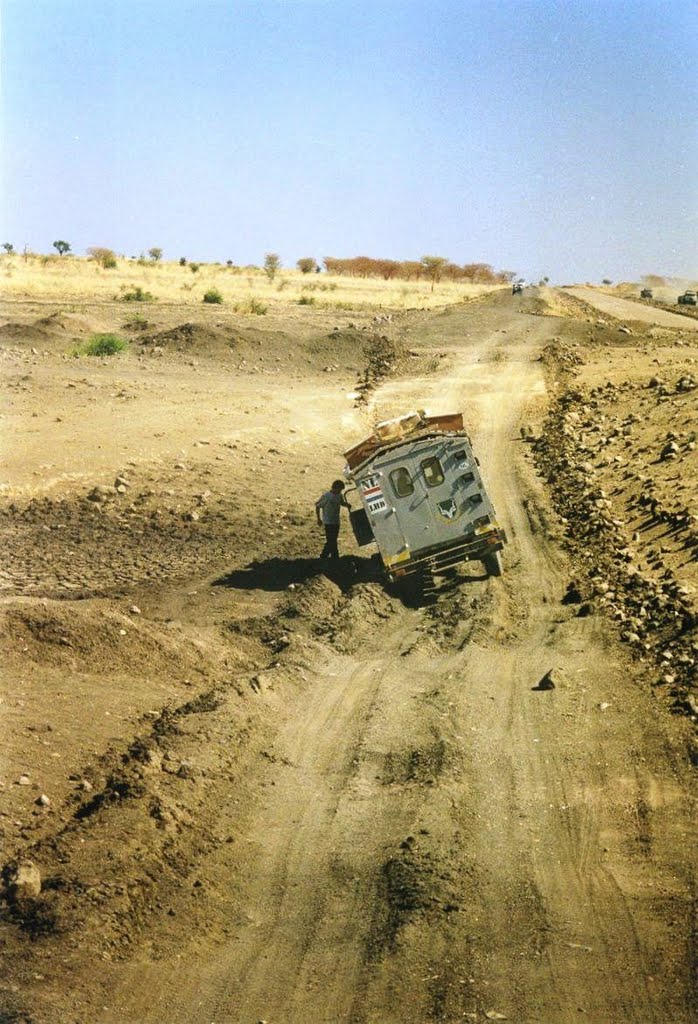 4x4 trail round Lake Chad by flebbedester