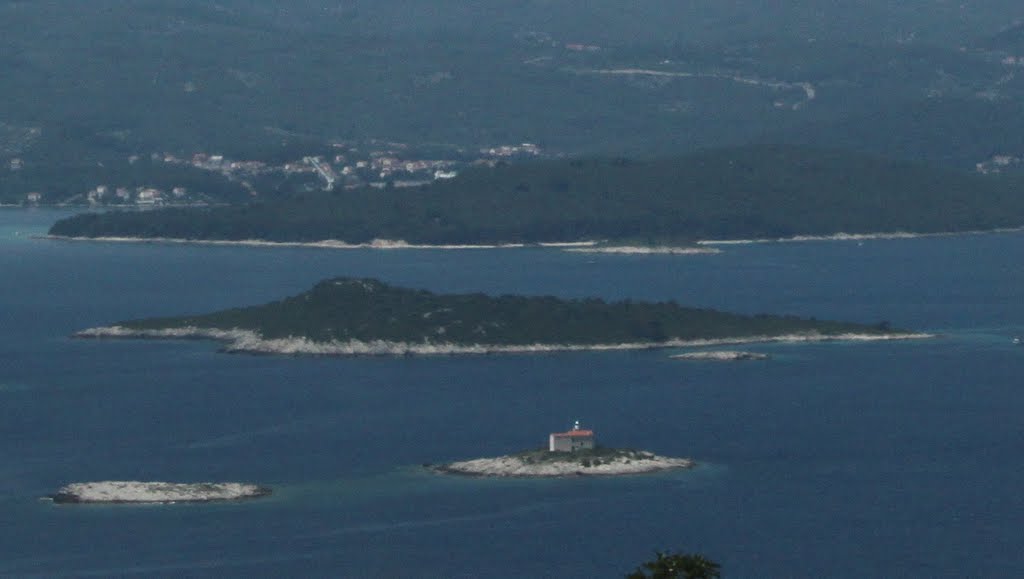 Korčula: un îlot et son église by Méry 3°人~°。