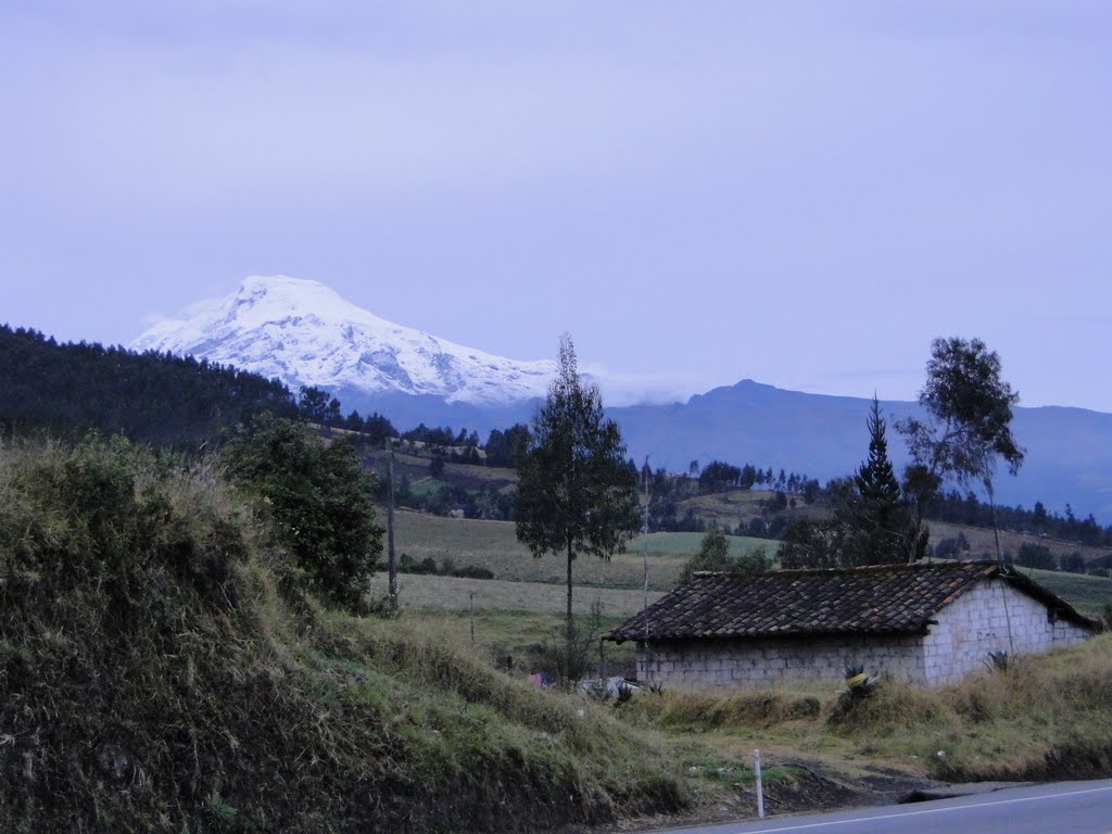 NEVADO CAYAMBE 5790 MTS VISTO DESDE EL NUDO DE CAJAS by Marcelo Quinteros Mena