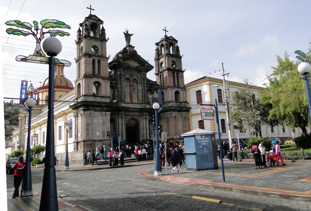 IGLESIA EL JORDAN, PLAZOLETA GONZALEZ SUAREZ OTAVALO by Marcelo Quinteros Mena