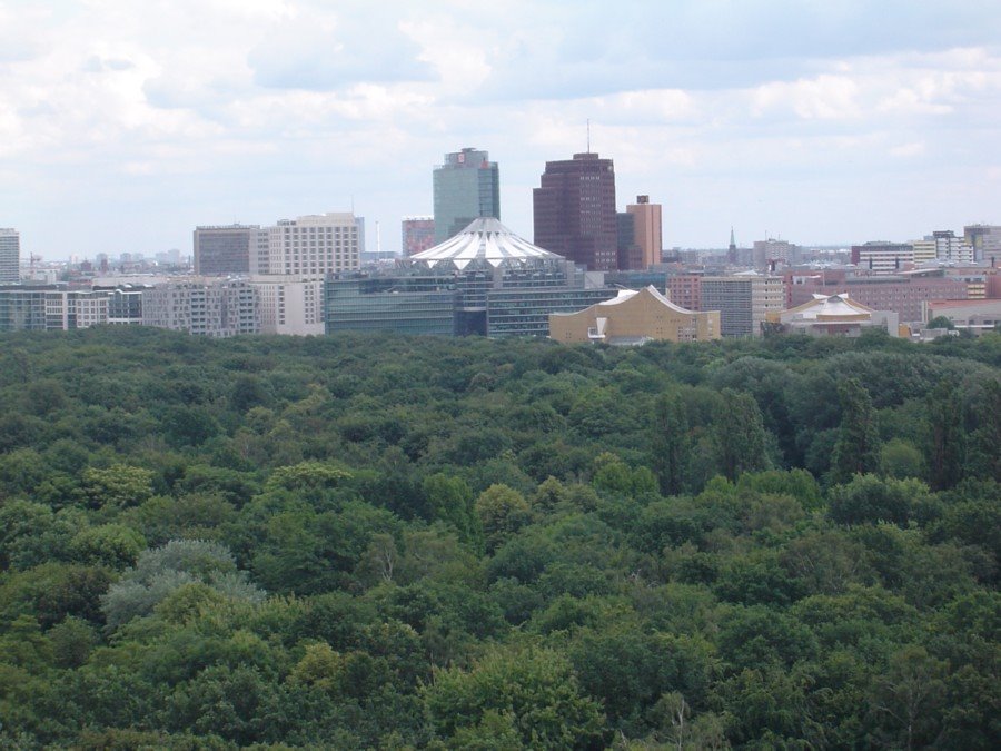 Blick über den Tiergarten [07/04] by Erik Heller