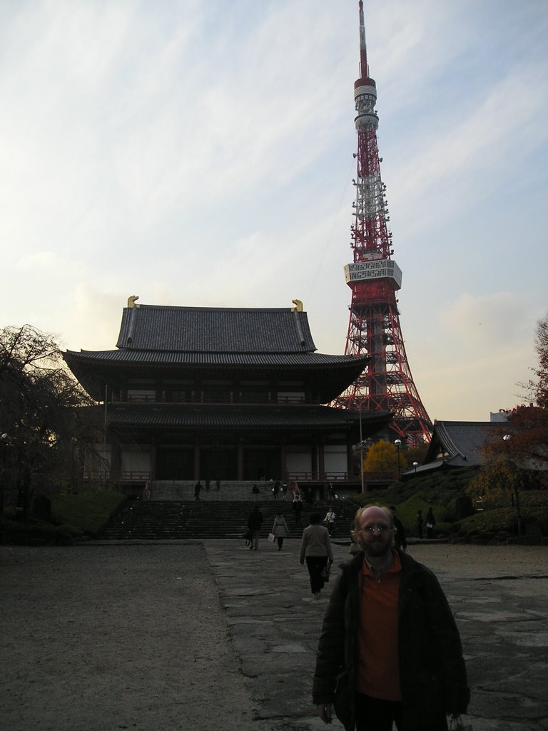 Ante el templo Zojoji y la Torre de Tokio by PacoC