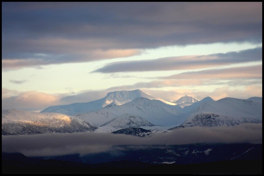 Romsdalsfjell i desemberlys 3 Norway. by Bjørn Fransgjerde