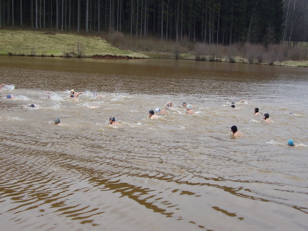 Karavana zimních plavců na Bahňáku (B) by BÁBUN.cz