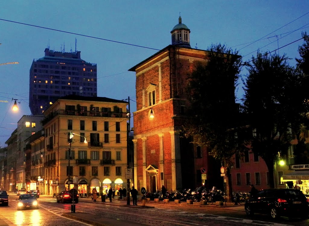 Milano Corso di Porta Romana, la Basilica di san Nazaro in Brolo e Torre Velasca - Novembre 2011 by mario ghezzi