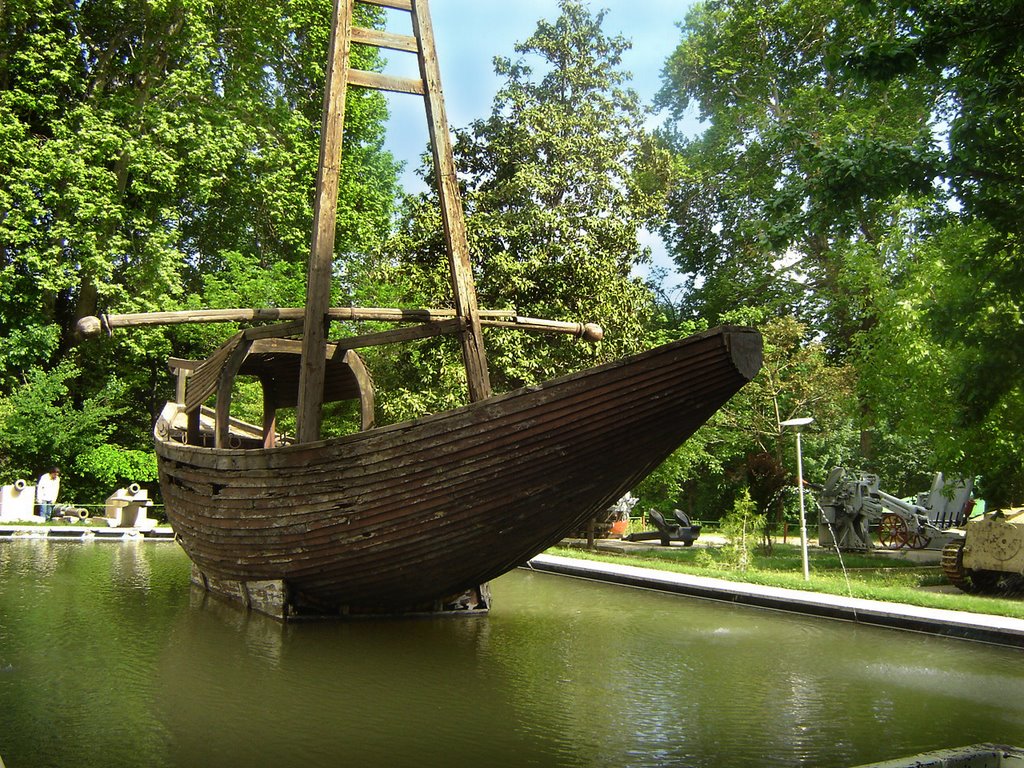 Mali shah,kashtiaki kon.(It's a historical ship inside Shah's House, Tehran,taken by Dr. Ari Omer Slemani. by Dr.Ari