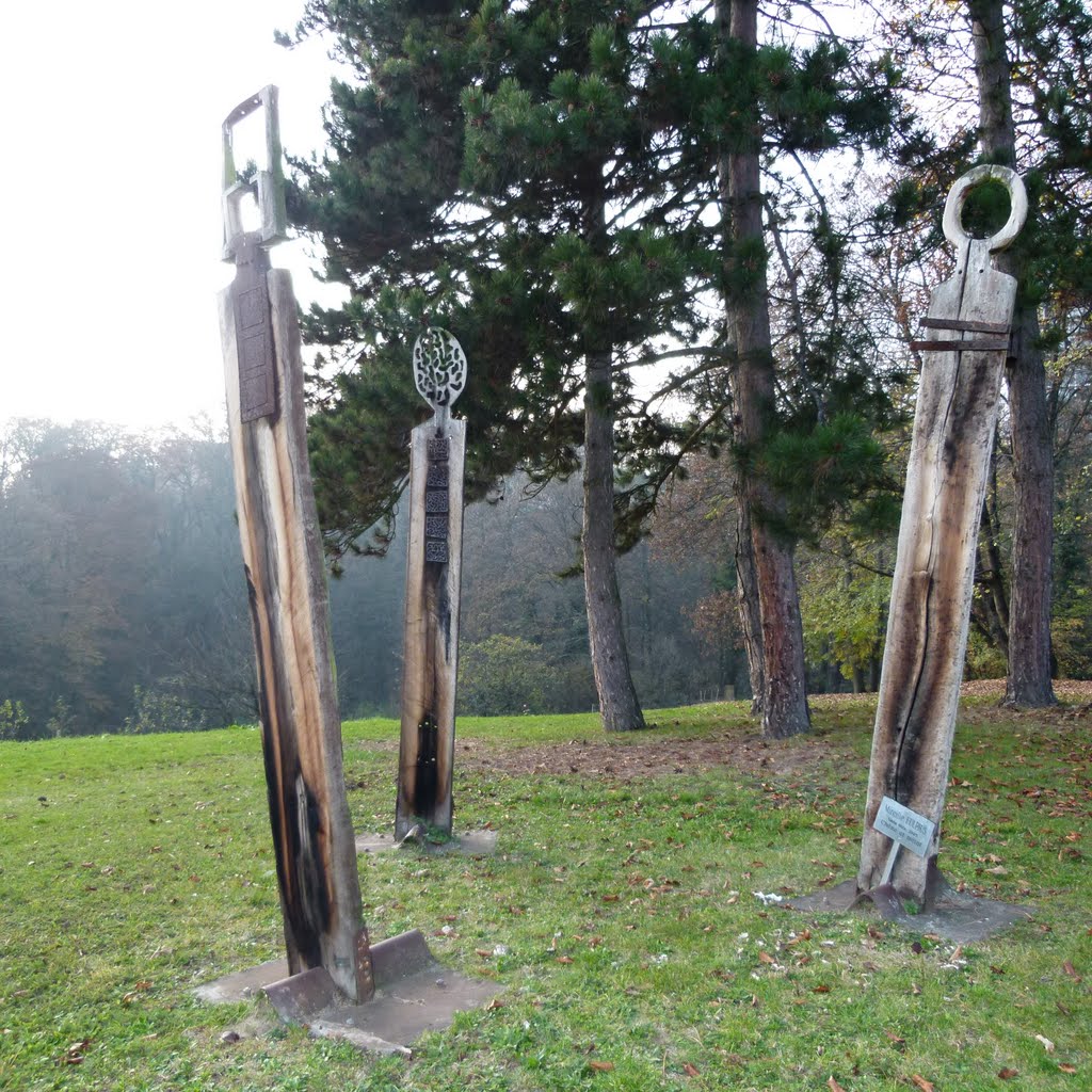 Sculpture en bois et fer sans titre - Mireille Fulpius by Magda GHALI