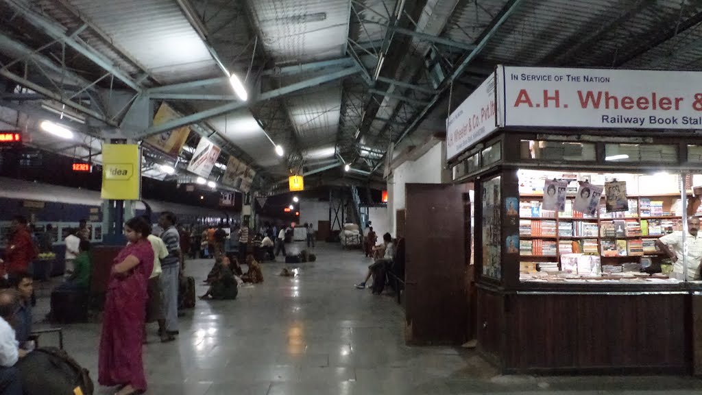 Khandwa Railway Station at Evening by sban1998