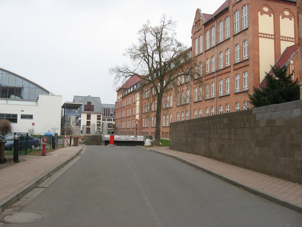 Nordhausen, Hohensteinerstr. (Parkhaus Wiedigsburghalle) by Eckbert John