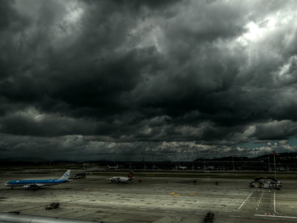 DockA tiltshift hdr 19.6.2011 zrh by schilf