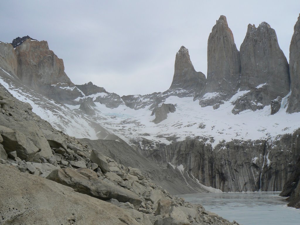 La Base de Las Torres del Paine by mmoolenbeek