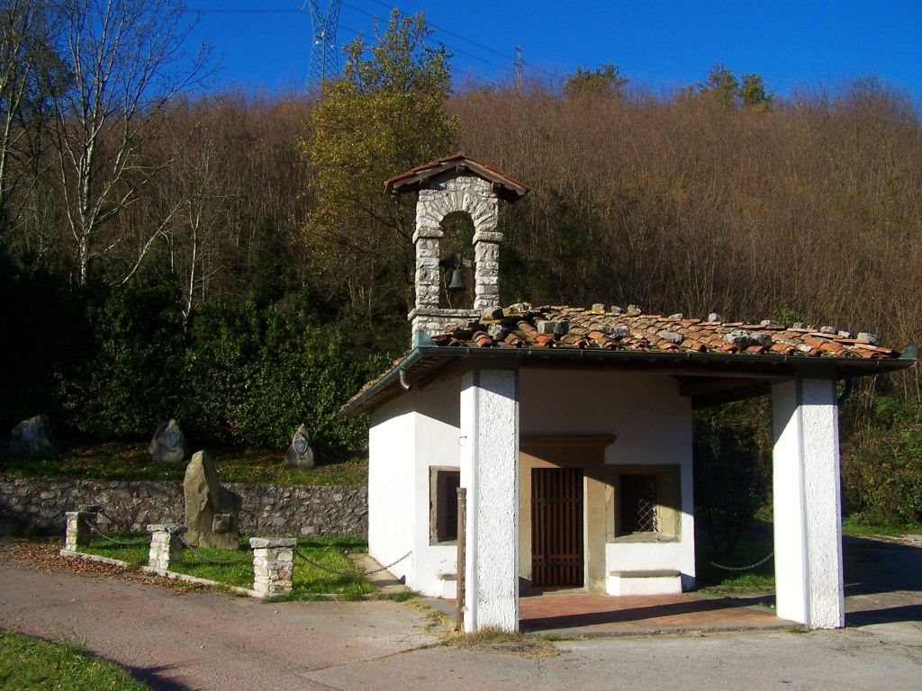 Edicoletta di Rocca di Borgo a Mozzano by Guardia di Porta