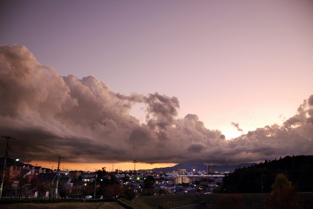 『 季節はずれの入道雲 』／Thunderhead out of season by Gizen Kitahama