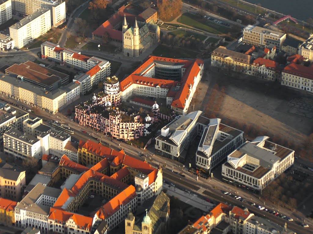 Auch die Grüne Zitadelle ist welk geworden; Luftbild November 2011 by K. Fischer