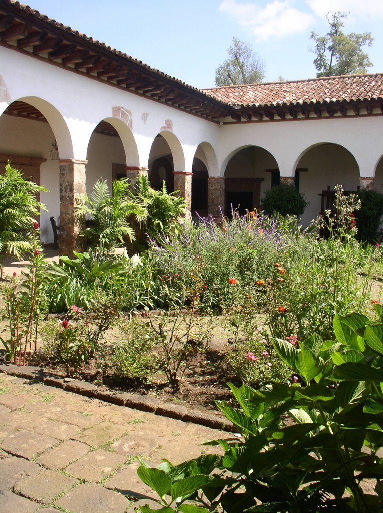 Museo de Artes (Ex-colegio de San Nicolas) by jreedbrundage