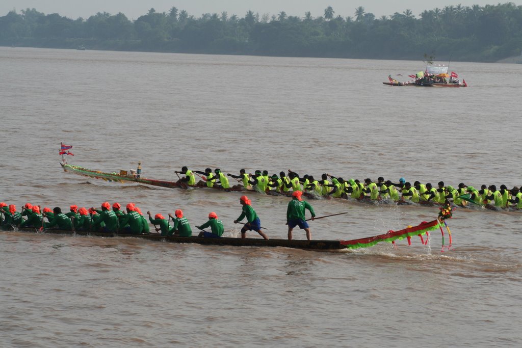 Vientiane : Boat Races : Oct 2007 by Peter Connolly