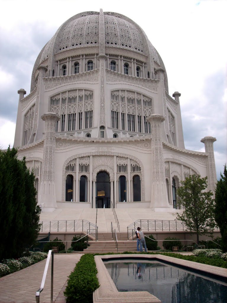 Bahai Temple by Leskra