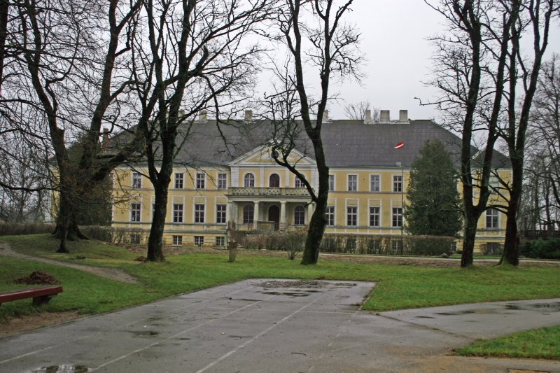 Rudbarzi palace (in fog) by ainars brūvelis