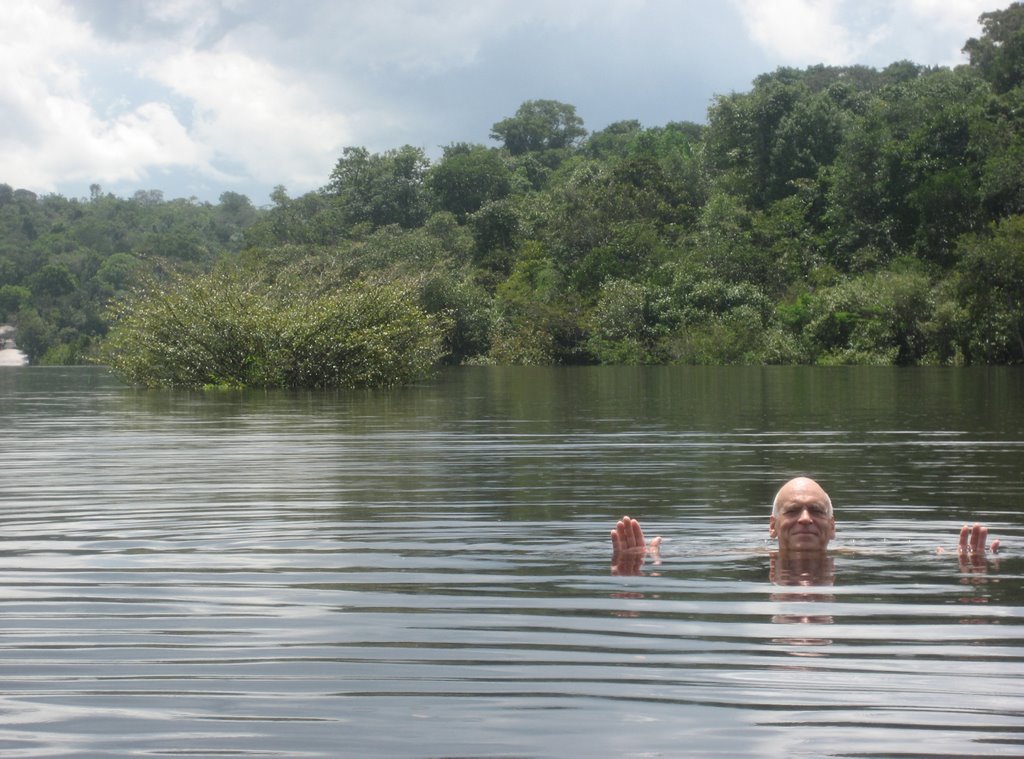 Ecopark Amazon > Swimming in the river 3 by Kees Versijde