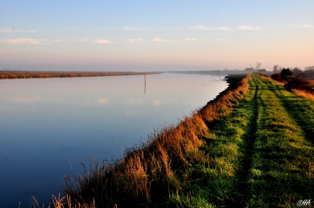 Brévands : Canal de Carentan. by Y. A, Villyssois.