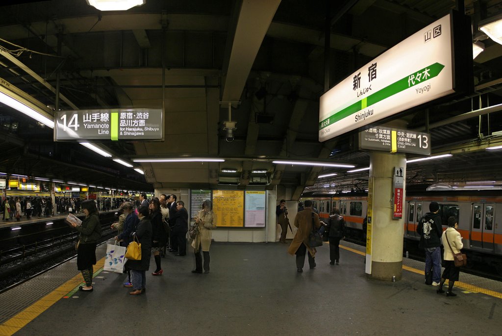 Shinjuku Station Sobu & Yamanote platforms (613) by www.tokyoform.com