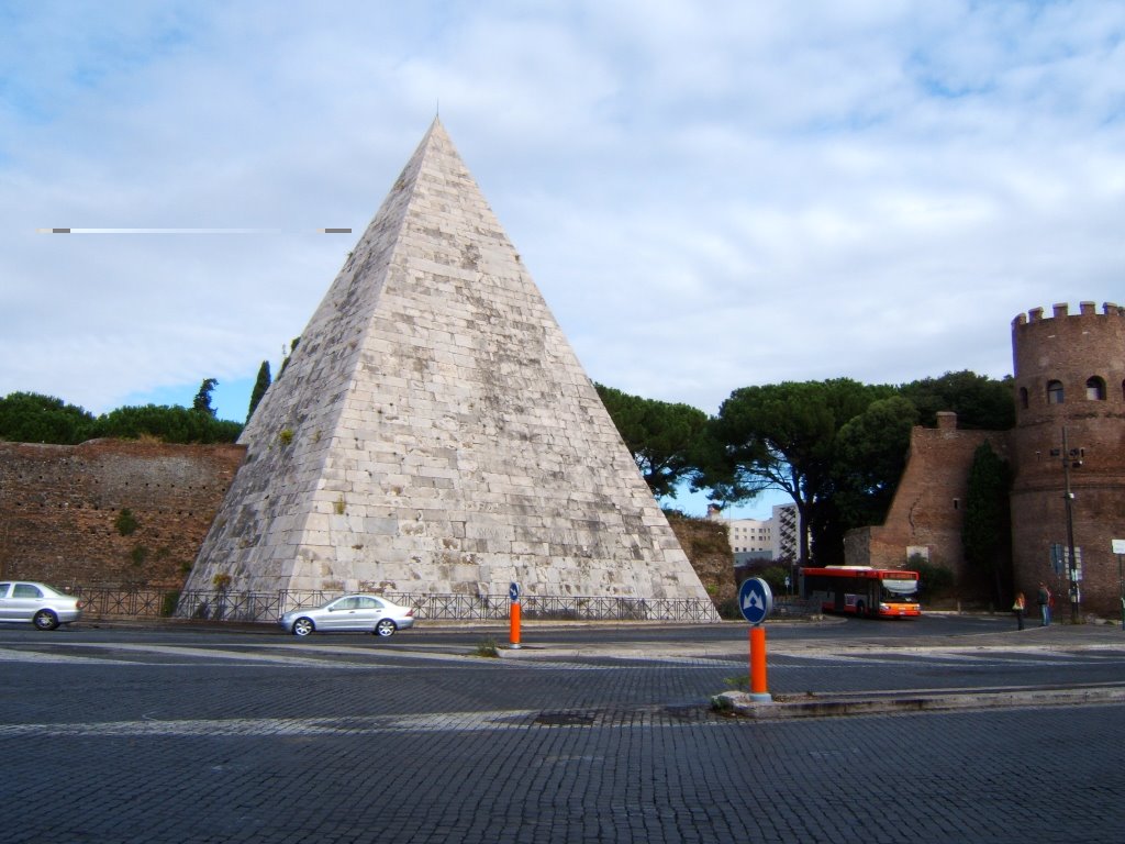 Piramide Cestia by Gerson Minichiello