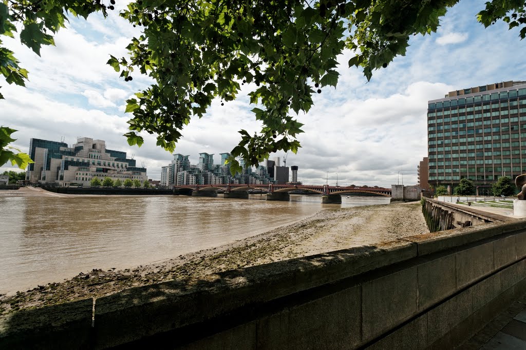 London - Millbank - View South on SIS (Secret Intelligence Services, MI6) Building 1994 by Terry Farrell, Vauxhall Bridge 1906, St George Wharf 2003 & Vauxhall Tower / The Tower / St George Wharf Tower (185 m, 52 floors) 2014 by Broadway Malyan by txllxt