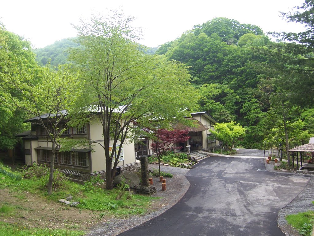 Hot Spring Aoni-Onsen Approach,青荷温泉入口 by VMVS44