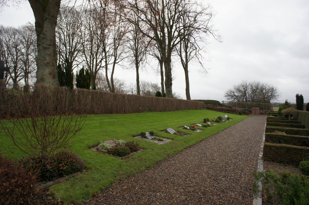 Ved Varnæs kirke, 26. november 2011 by papkassen