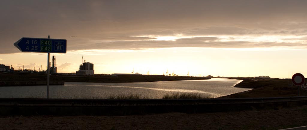 LE PORT DE DUNKERQUE by Frédéric Adant