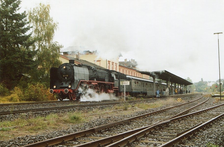 Bahnhof Diez mit Plandampfzug, 05.10.02 by der Volmetaler