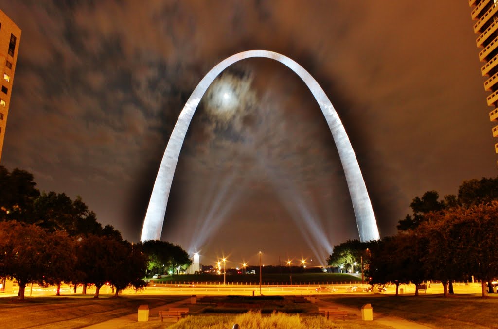 Gateway Arch at Night by Ben_Tate