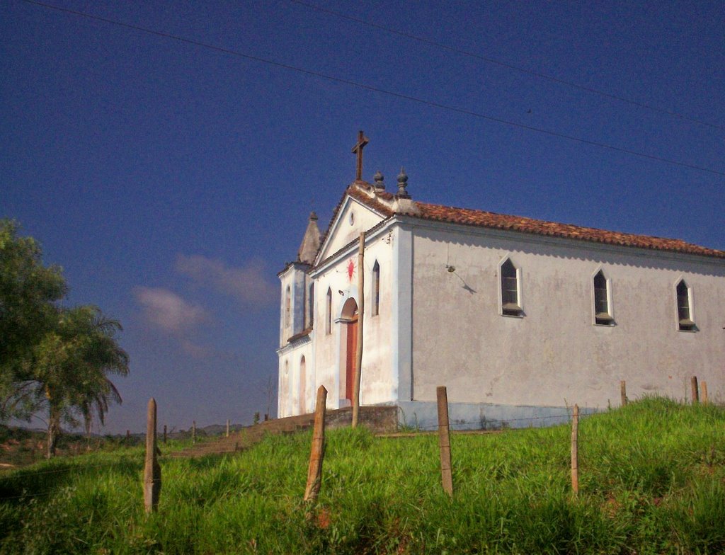 .. igreja do Sagrado Coração de Jesus, na Colônia do Bengo - SJDR/MG .. by André Saliya - Ritápolis