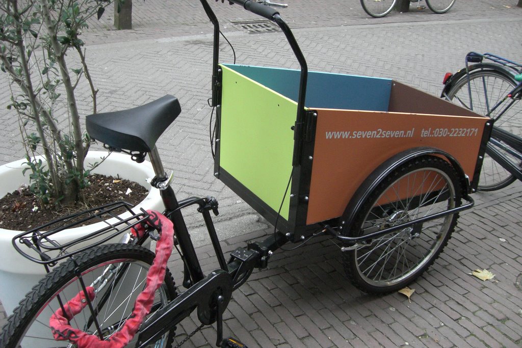 Bakfiets van café Seven2seven, Utrecht (Trudi) by Trudi