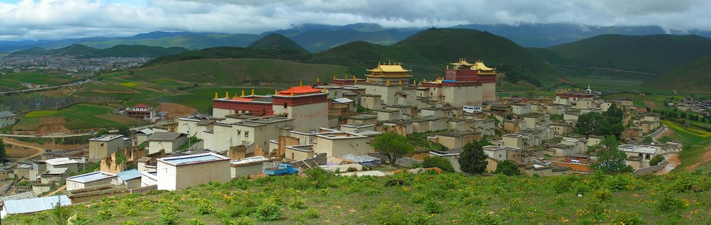 Pano of Songzanlin Temple by chrismak