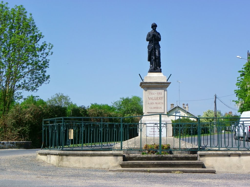 Monument aux morts de Vallery(Yonne) by GILLES1997