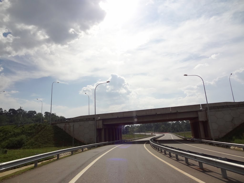 Southern Expressway (E01) by jmsbandara