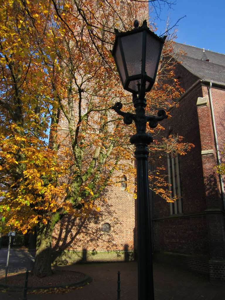 Laterne vor der kath. Kirche in Sonsbeck ... by eichhörnchen